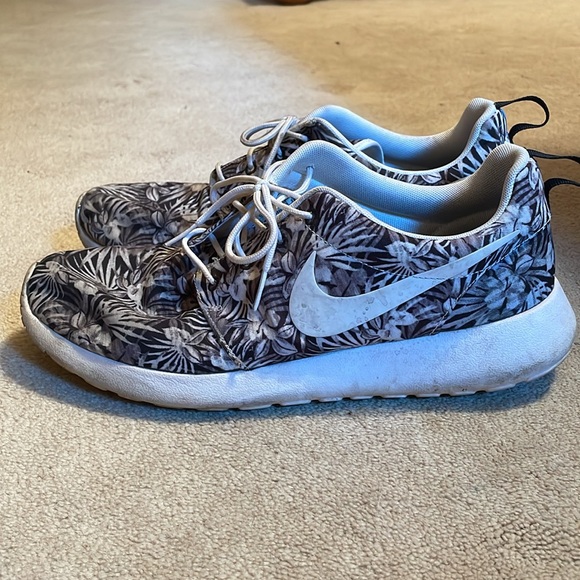 Nike Roshe - Picture 2 of 8